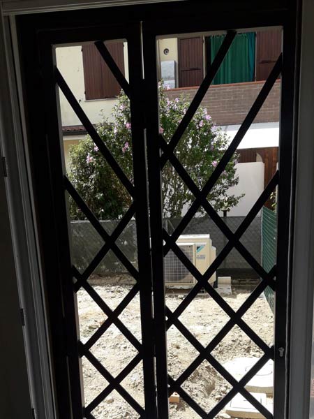 Grate-sicurezza-con-snodo-cento-400x284.jpg