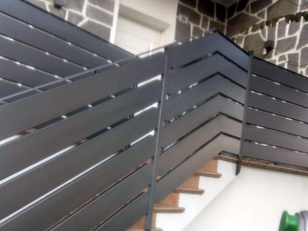 Produzione di scale in ferro su misura