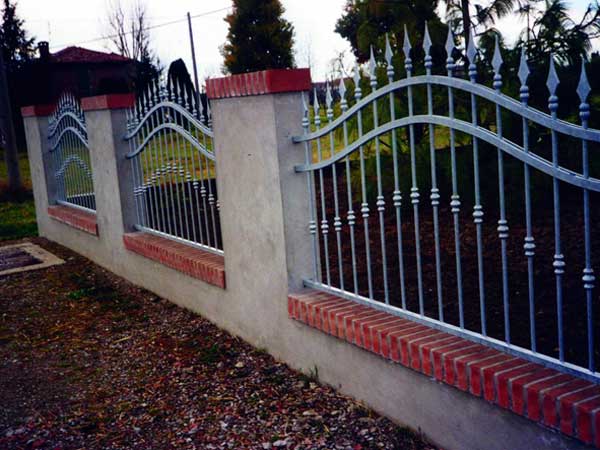 Recinzione in ferro a doghe modulari