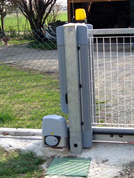 Automatic sliding gates